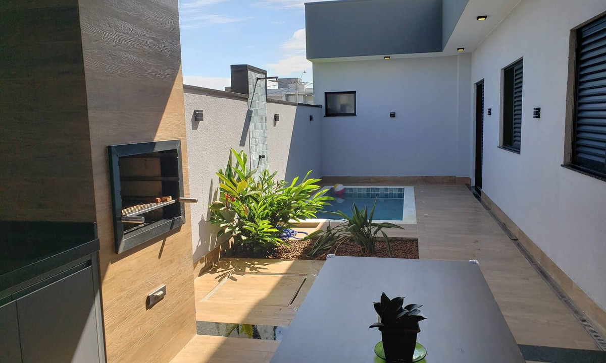Vila Monte Alegre House | Modern House in Gated Community with Swimming Pool