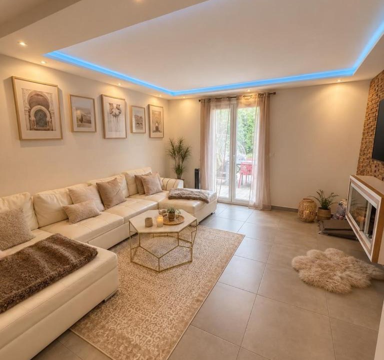 Sarcelles Villa | Modern House with Jacuzzi 8 guests