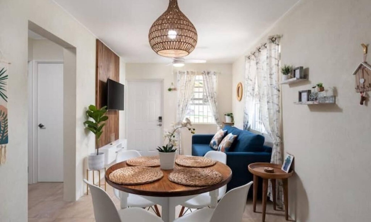 Plumtree House | Modern House with Queen beds 7 mins drive to beach