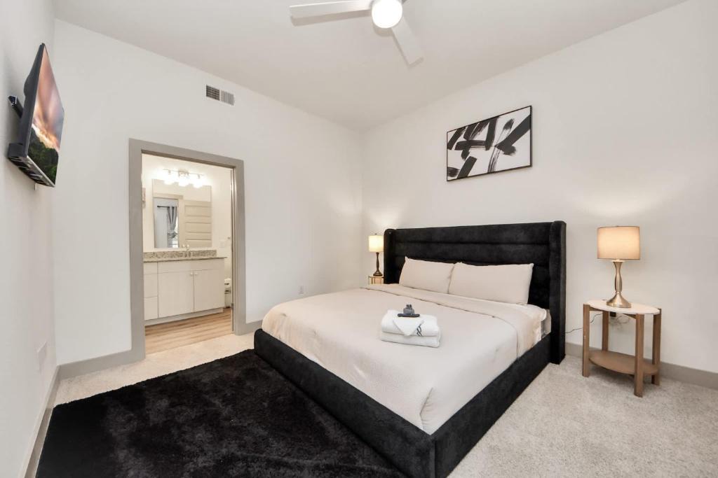 Addicks Apartment | Modern Houston Escape Bowling Pool Table & Gym