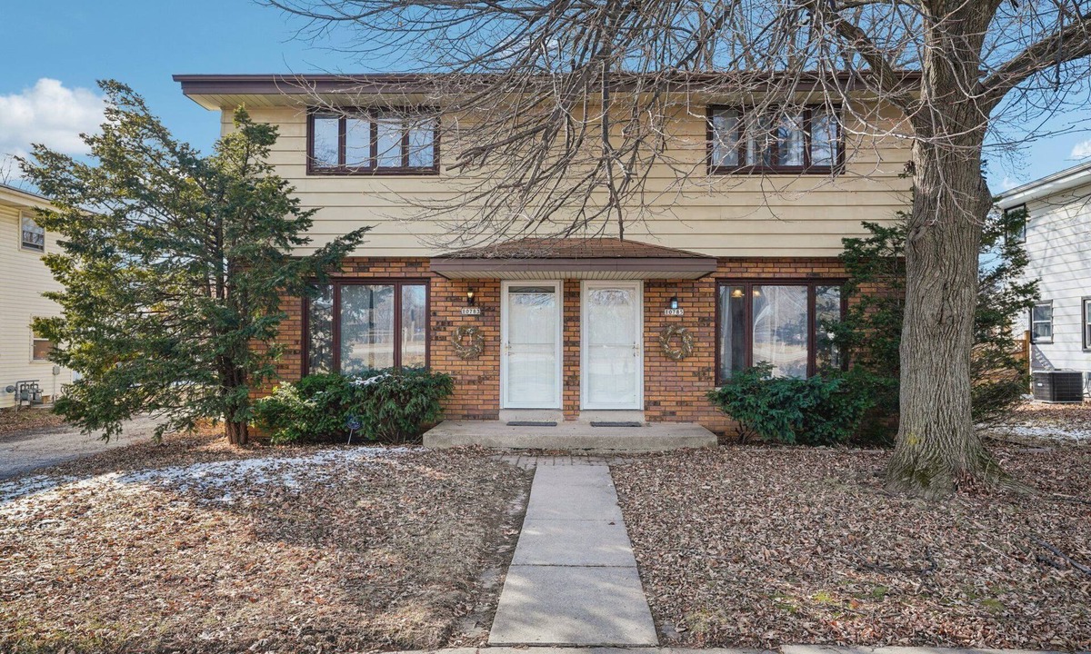 Colgate House | Modern, impeccably styled, a seamless convenience in a prime, quiet location.