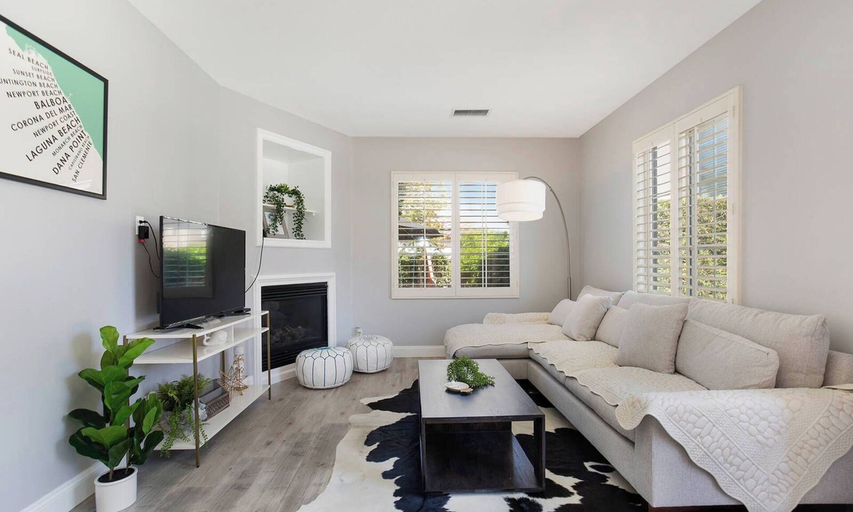 Irvine Business Complex Condo | Modern Irvine Getaway on Steely #42612