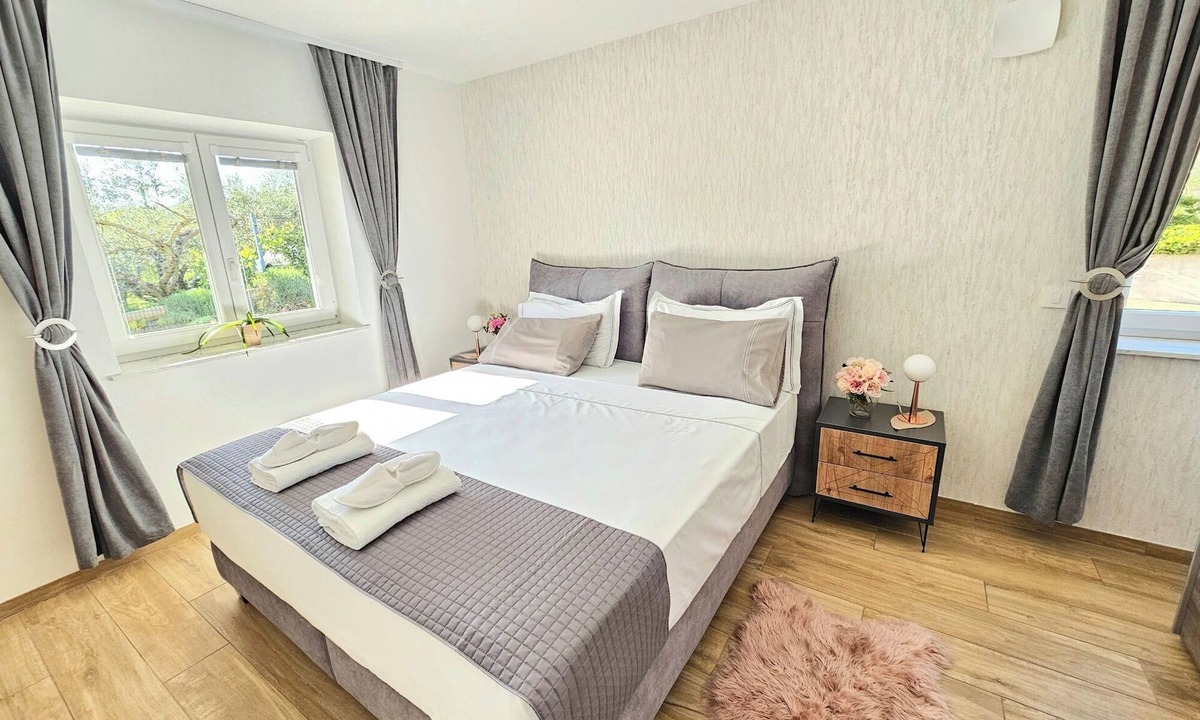 Koper Apartment | Modern Istrian Holidayhouse with big garden, family & Pet-friendly