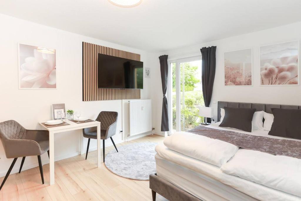 Kaiserslautern Apartment | Modern K-Town Studio WiFi Kitchen Smart TV
