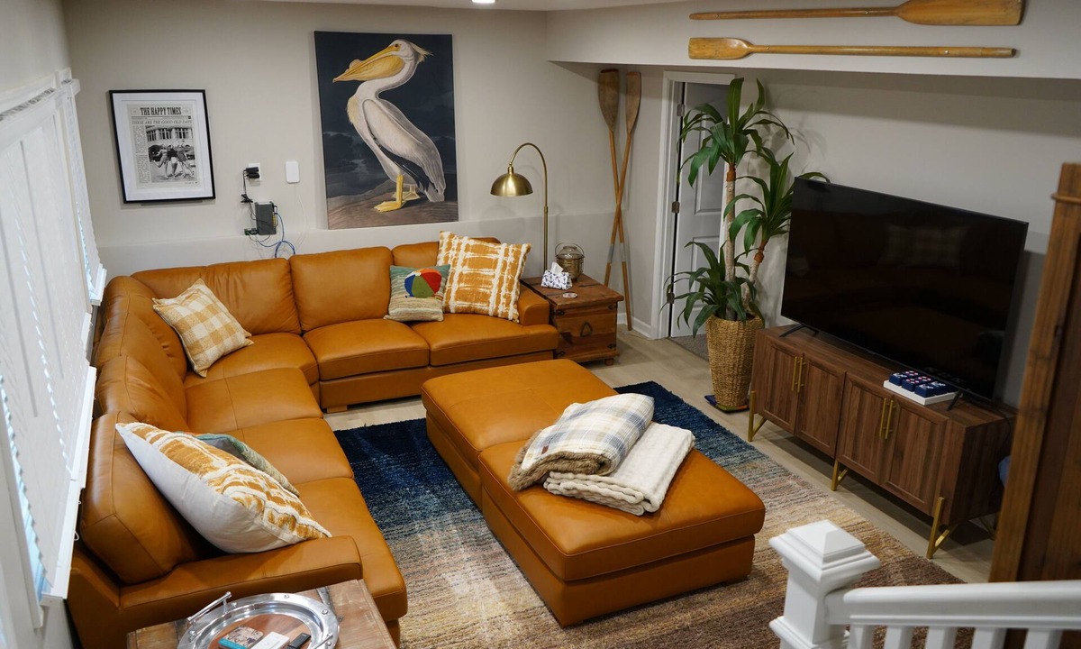 Chippewa Lake House | Modern Lake Side Retreat Big Drive Way Cozy Feel Pet Friendly