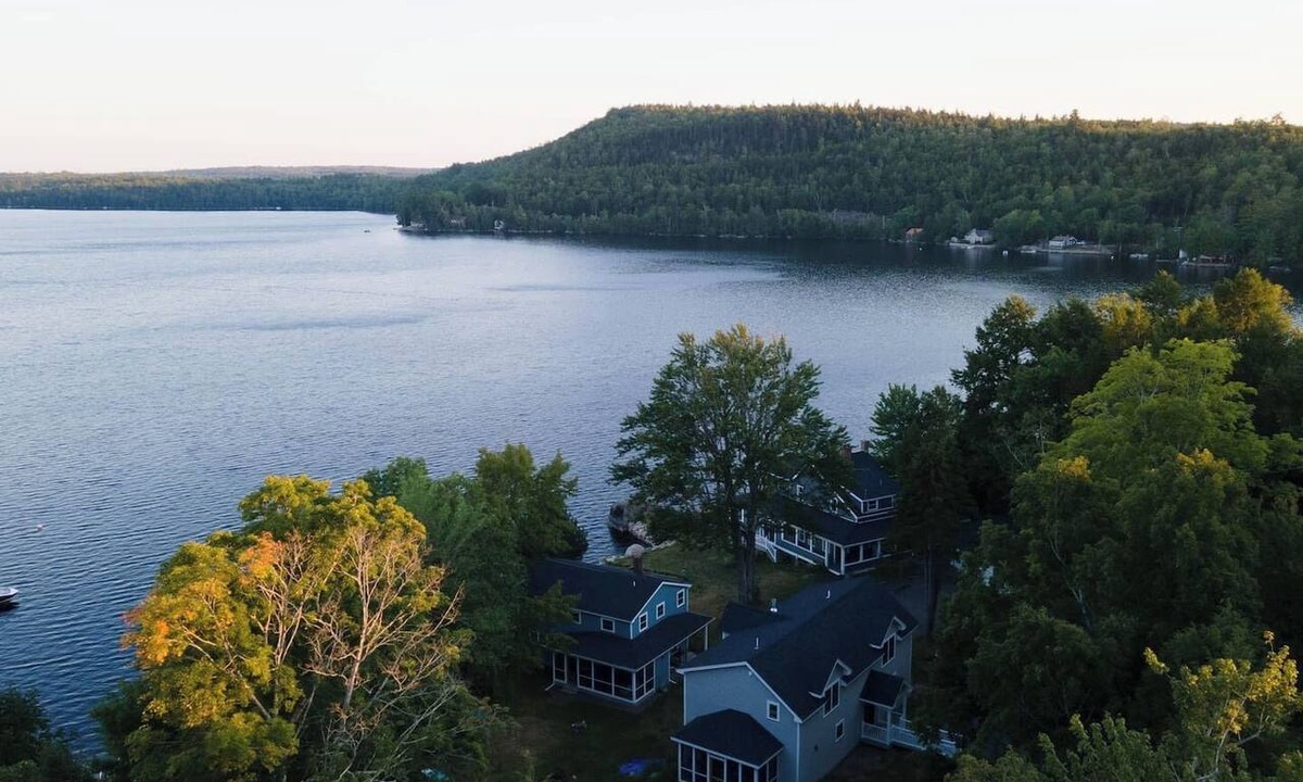 Dedham Cottage | Modern lakefront ADA accessible 4BR, 3.5 BA house