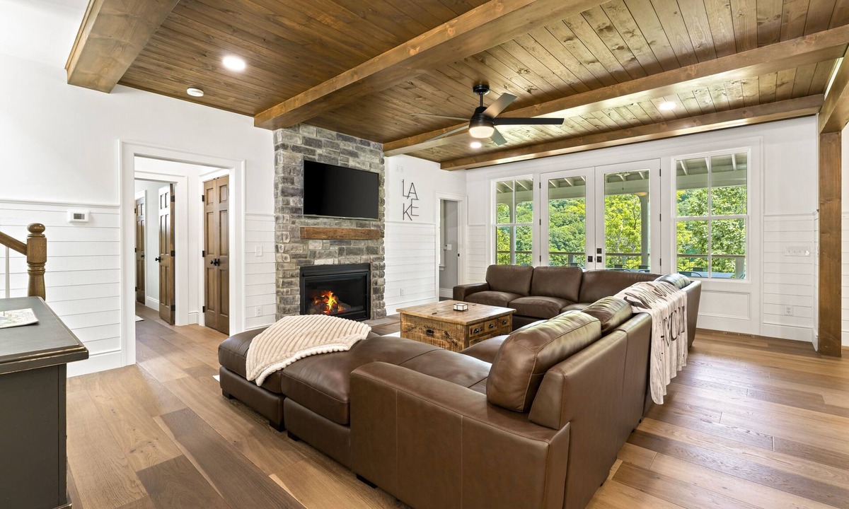Jacksboro House | Modern lakefront retreat with private dock, game room, grill, & boat access