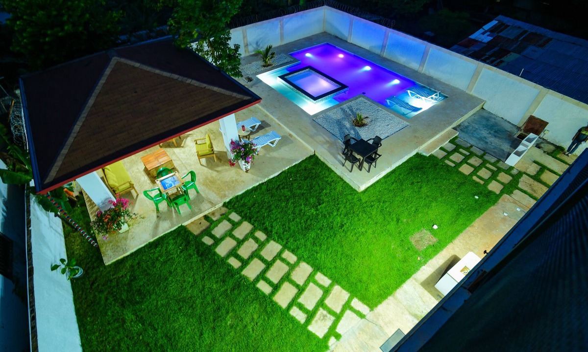La Joya Villa | Modern large Villa, with a Gazebo and large pool for your relaxing retreat.