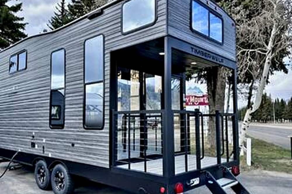 Quitman Cabin | Modern Lofted Tiny House Fully Equipped with Lake Views in Texas