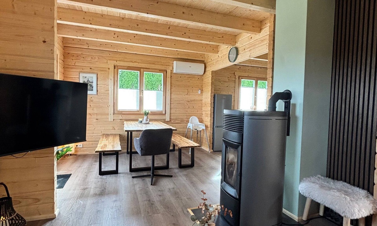 Lisberg House | Modern log cabin with sauna, natural views, and chalet charm
