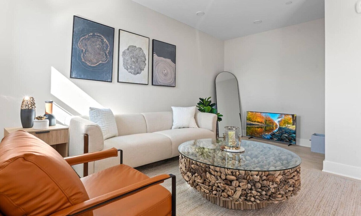 Dupont Circle Bed & Breakfast | Modern Luxe Apartment Heart of Dupont Circle DC