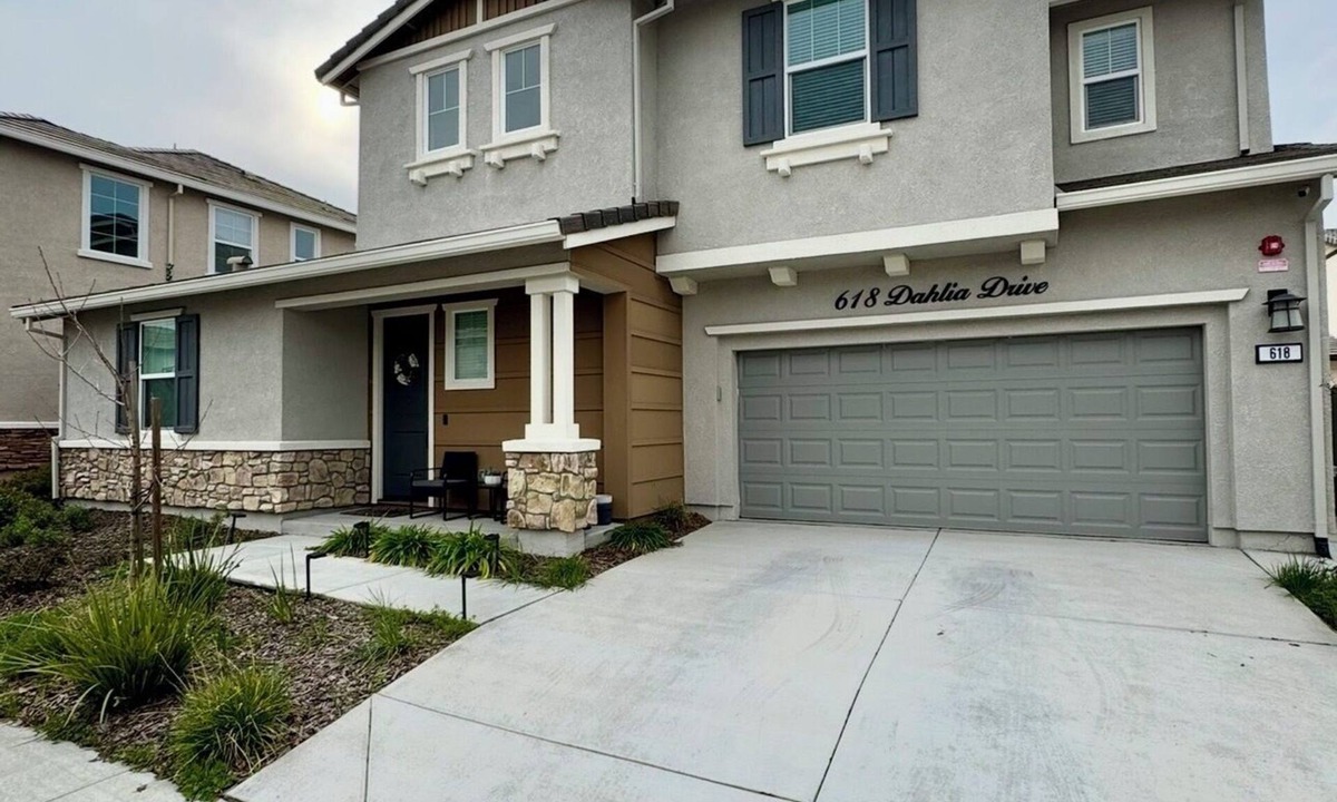 Nut Tree House | Modern Luxurious 3BR Retreat near Napa+SAC+SF
