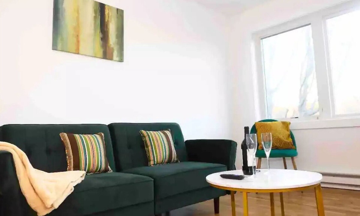 West New Haven Apartment | Modern Luxury 2BD APT-Close To Everything-Free Wine