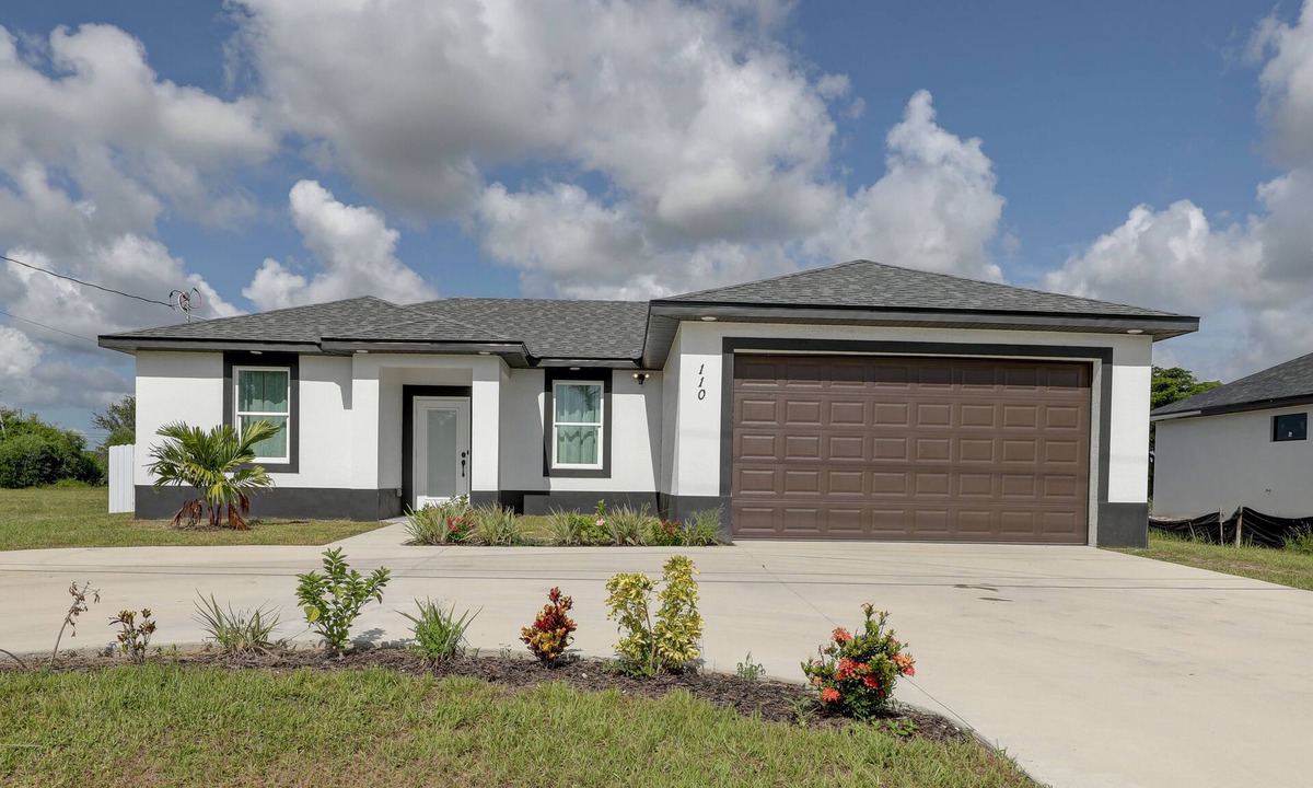 Mariner House | Modern Luxury 3 Bed/2 Bath Home With Pool and Fenced Yard