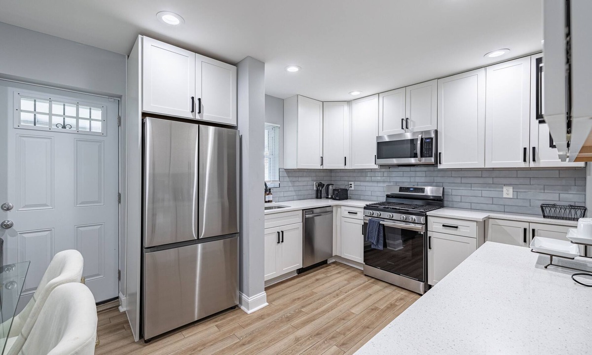 Fort Dupont House | Modern LUXURY 4 BR 7 BED TOWNHOME Near Transportation