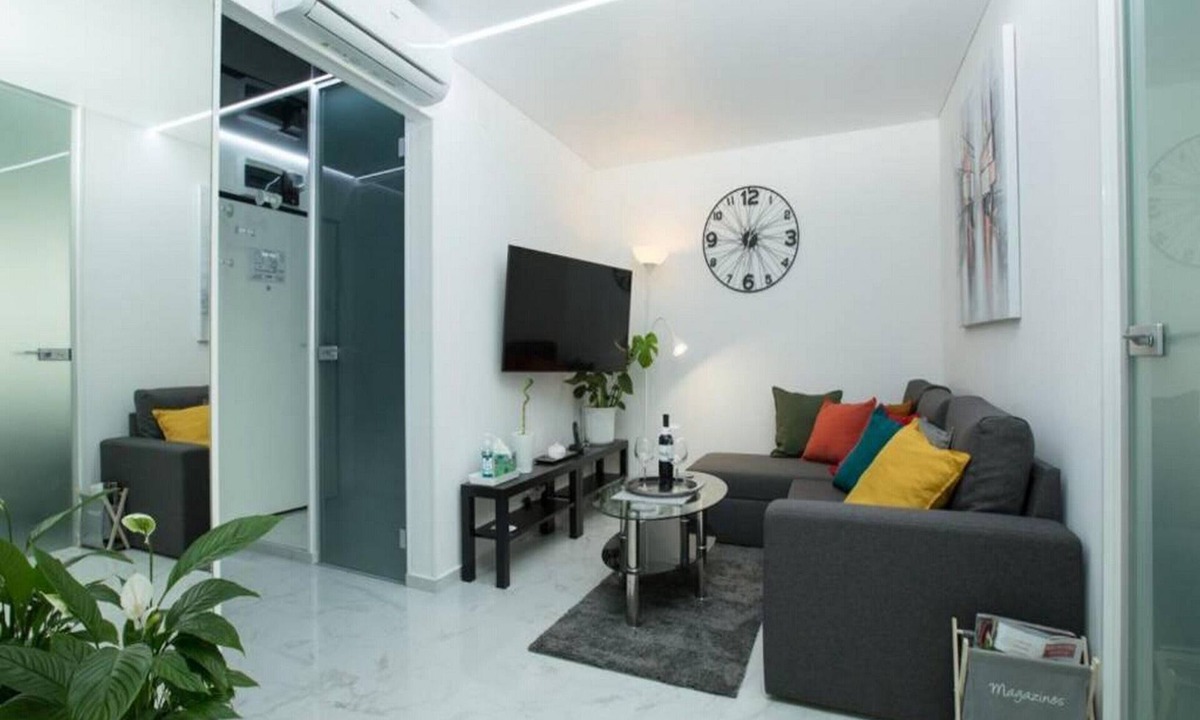 Velika Gorica Apartment | Modern & Luxury APT Zagreb Airport W/free WiFi - One Bedroom Apartment