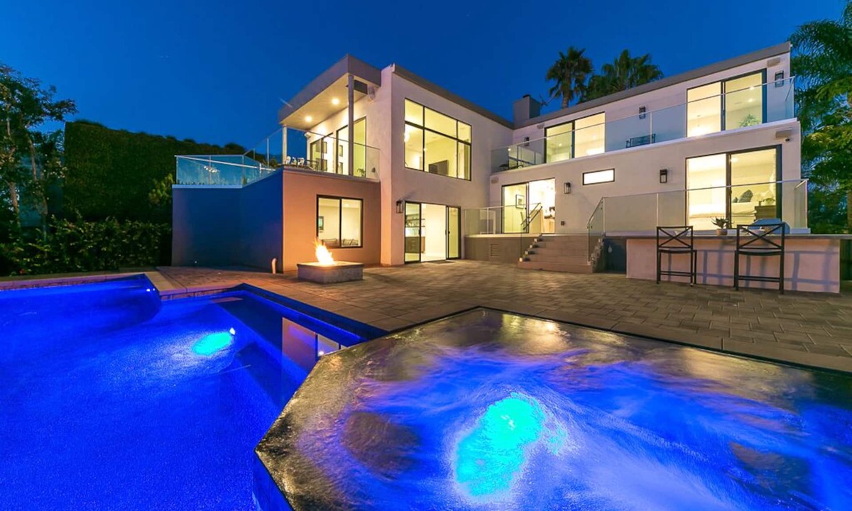 Cardiff-by-the-Sea House | Modern Luxury at it's best! Resort home with ocean view/mins to beach & pool!