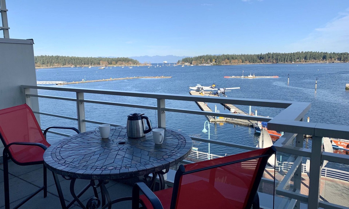 Regional District of Nanaimo House | Modern Luxury Harbourfront Townhome with Large Balcony & Rooftop Patio