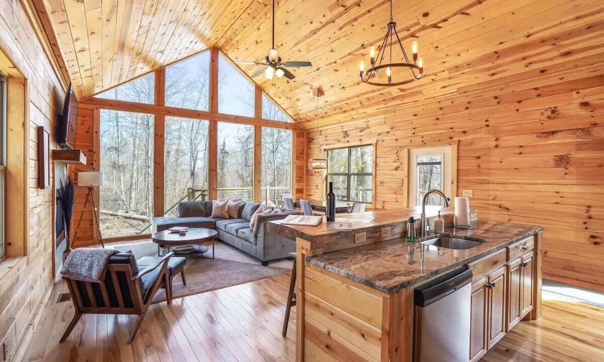 McArthur Cabin | Modern Luxury Hocking Hills Cabin with Hot Tub