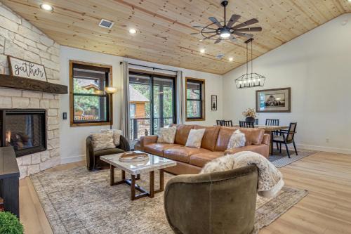 Torreon House | Modern Luxury in Torreon w/HOT TUB!