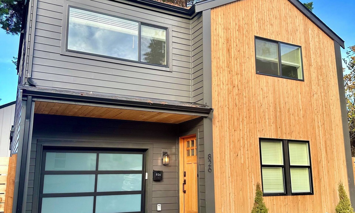 Maple Leaf House | Modern Luxury Meets Comfort - Brand-New 3BR Maple Leaf Retreat.