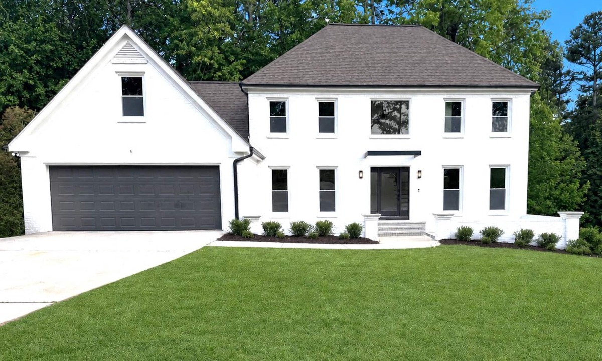 Tucker House | Modern Luxury Spacious Atlanta Retreat