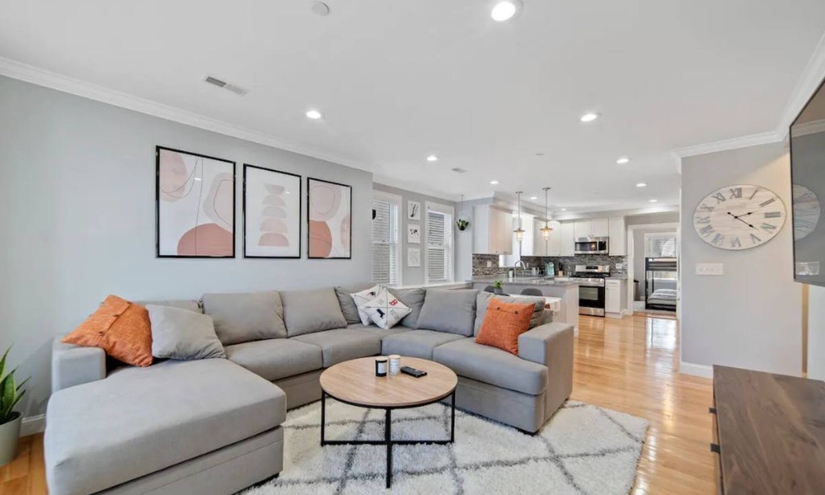 Roxbury Apartment | Modern/Luxury | Steps from Zoo & Golf Course