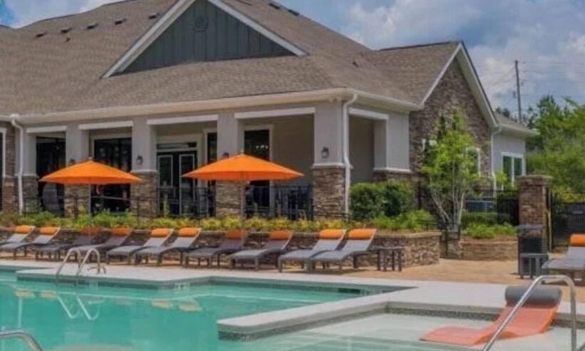 Sand Ridge Apartment | Modern luxury themed two bedroom apt in the city! Gated-Pool-Fast Wi-Fi