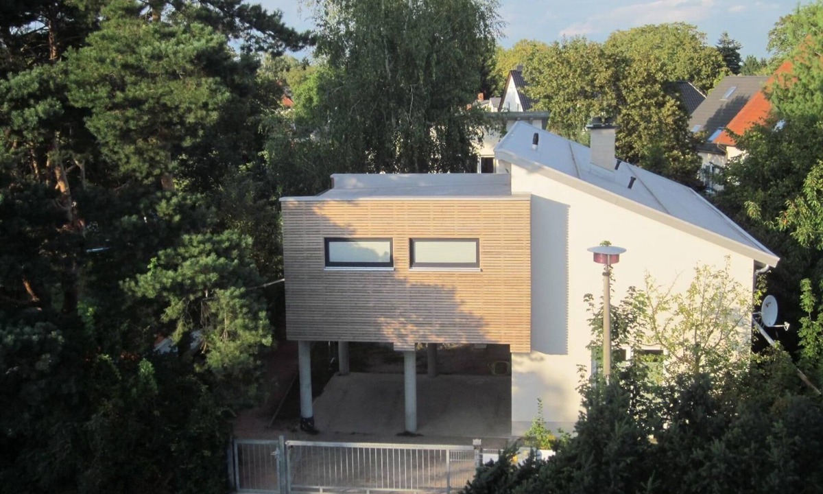 Altglienicke Apartment | Modern maisonette flat with terrace