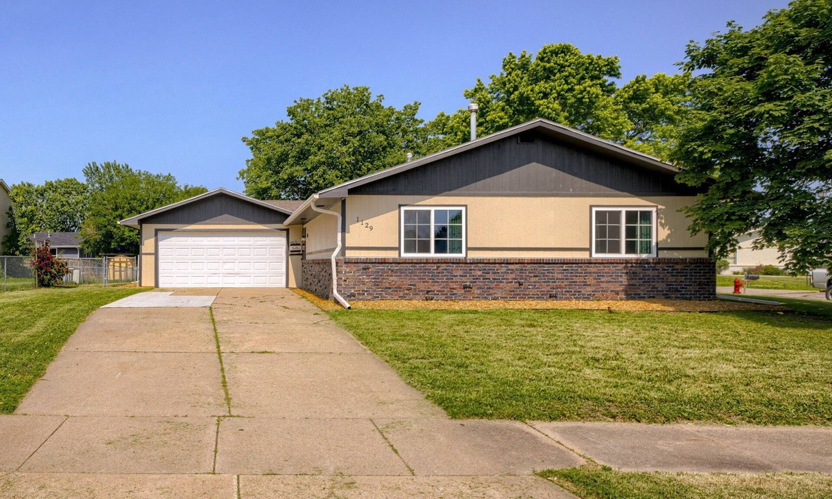 Lincoln House | Modern Makeover with 3 bedrooms on a cul-de-sac in Lincoln