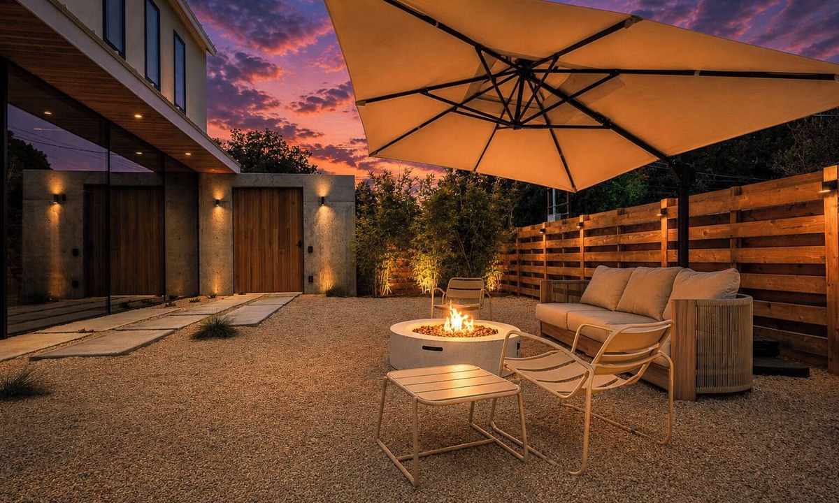 South Lamar House | Modern Marfa Designer Home w/Pool & Sleeps 8