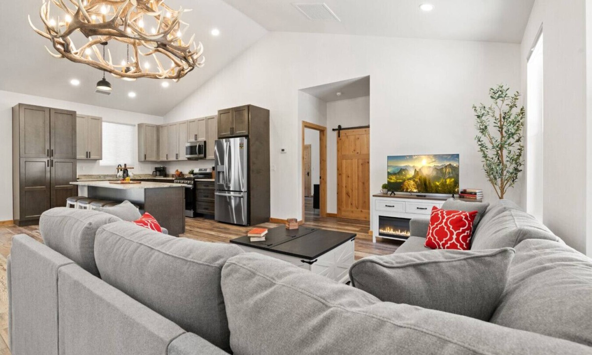Williams House | Modern Meadow Cabin*A/C*Spacious*