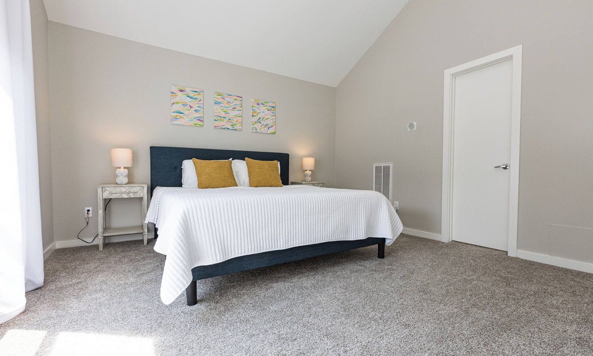 Midtown House | Modern Med Center Comfort – Suited for Long Stays