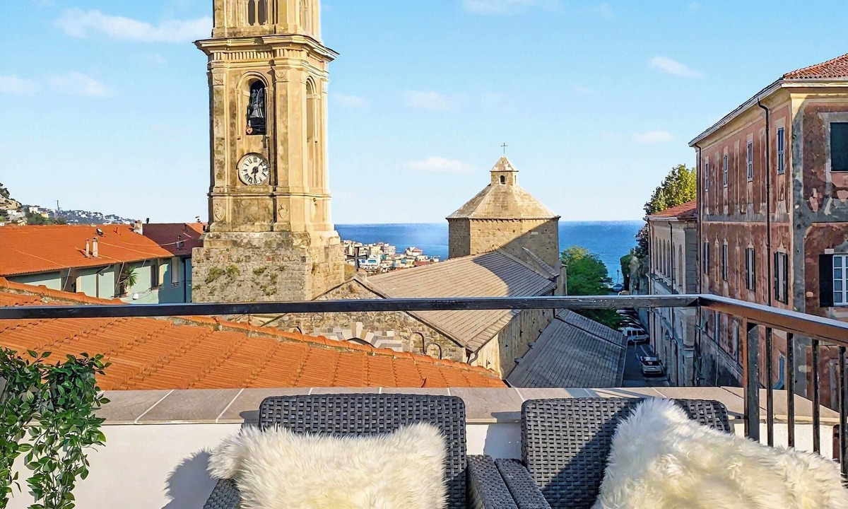 Ventimiglia Apartment | Modern Medieval Town Flat with Amazing Sea View Rooftop, 3BD, 1BT, AC, Free Wifi