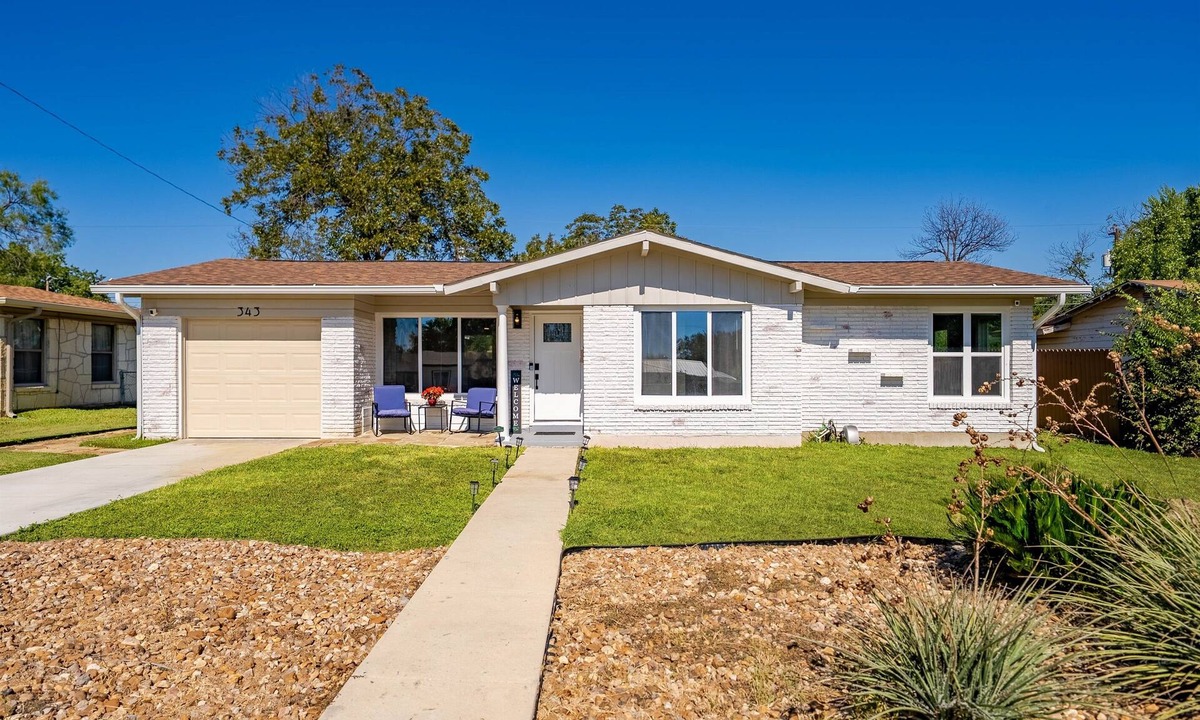 Shearer Hills - Ridgeview House | Modern mid-century casita centrally located