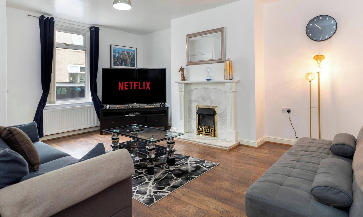 Blyth House | Modern Minimalist Spacious 3br Blyth Home