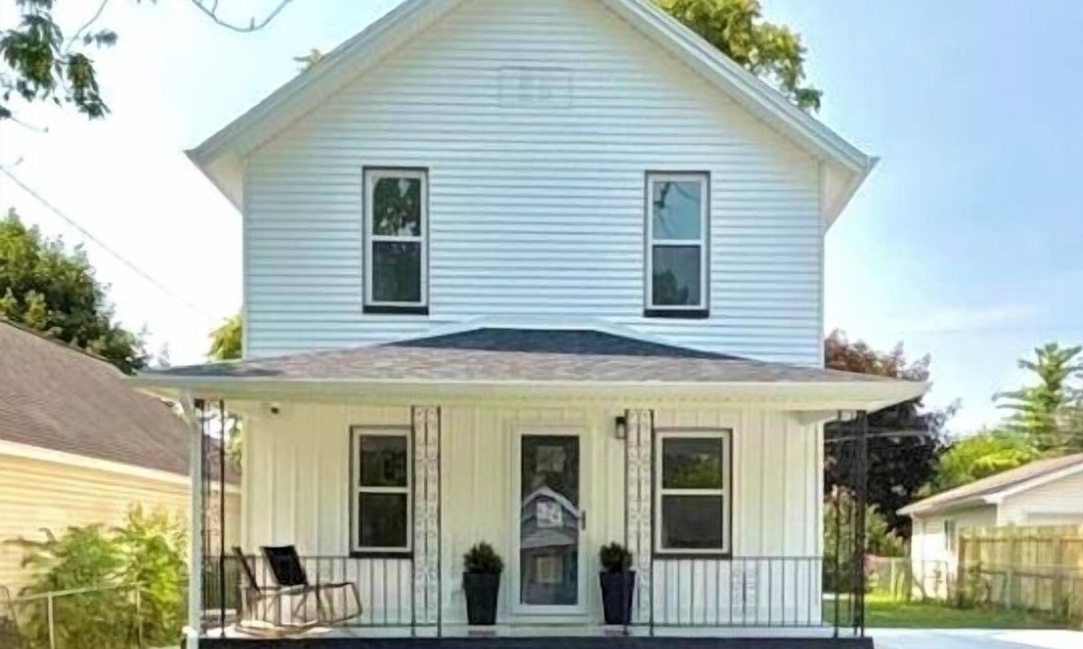 Monroe House | Modern Monroe Farmhouse 3bd/1bth sleeps 7
