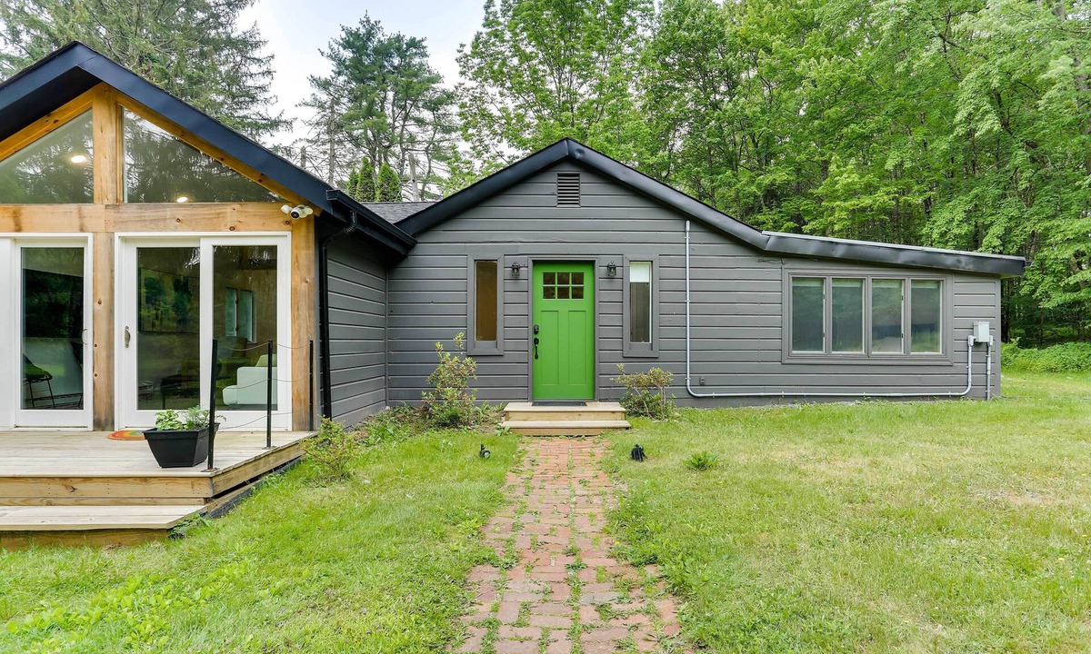 Monticello Cabin | Modern Monticello Home w/Hot Tub + Pond