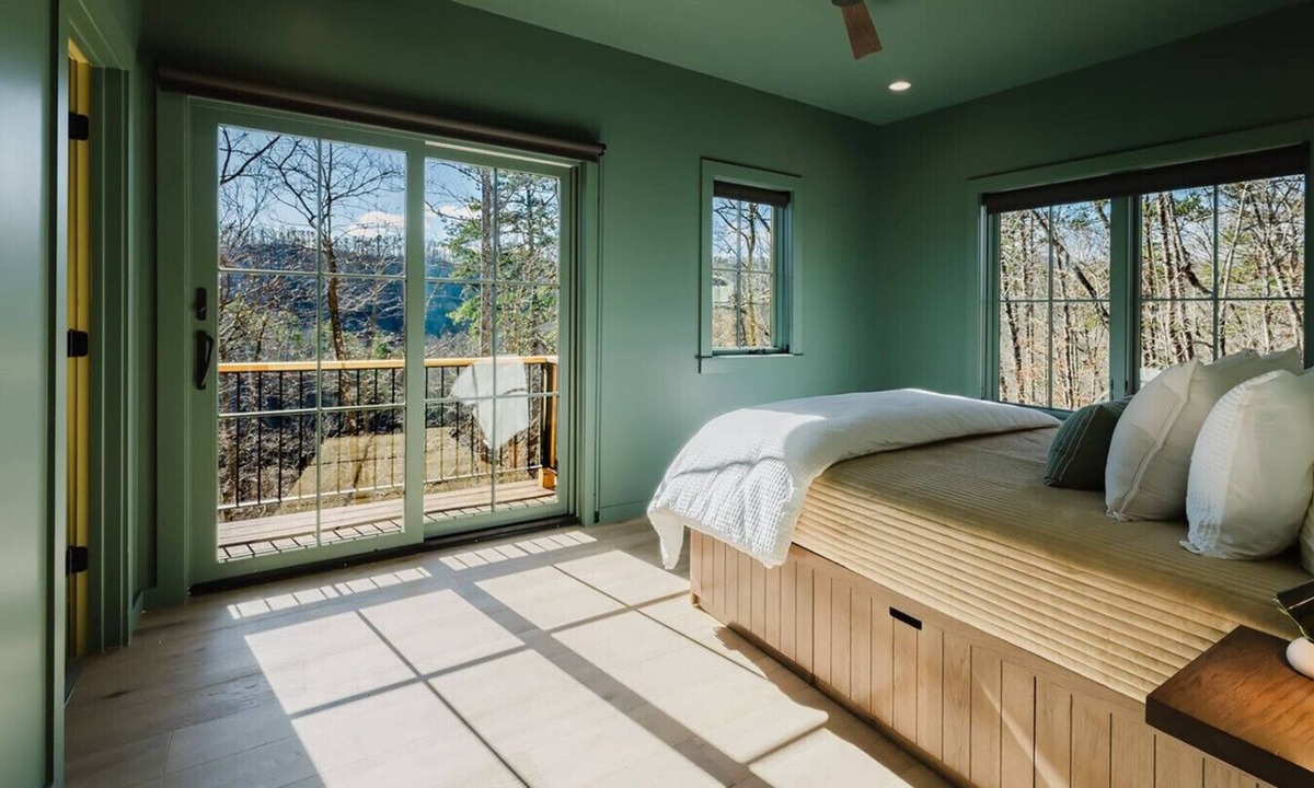 Old Fort House | Modern Mountain Cabin near Black Mountain