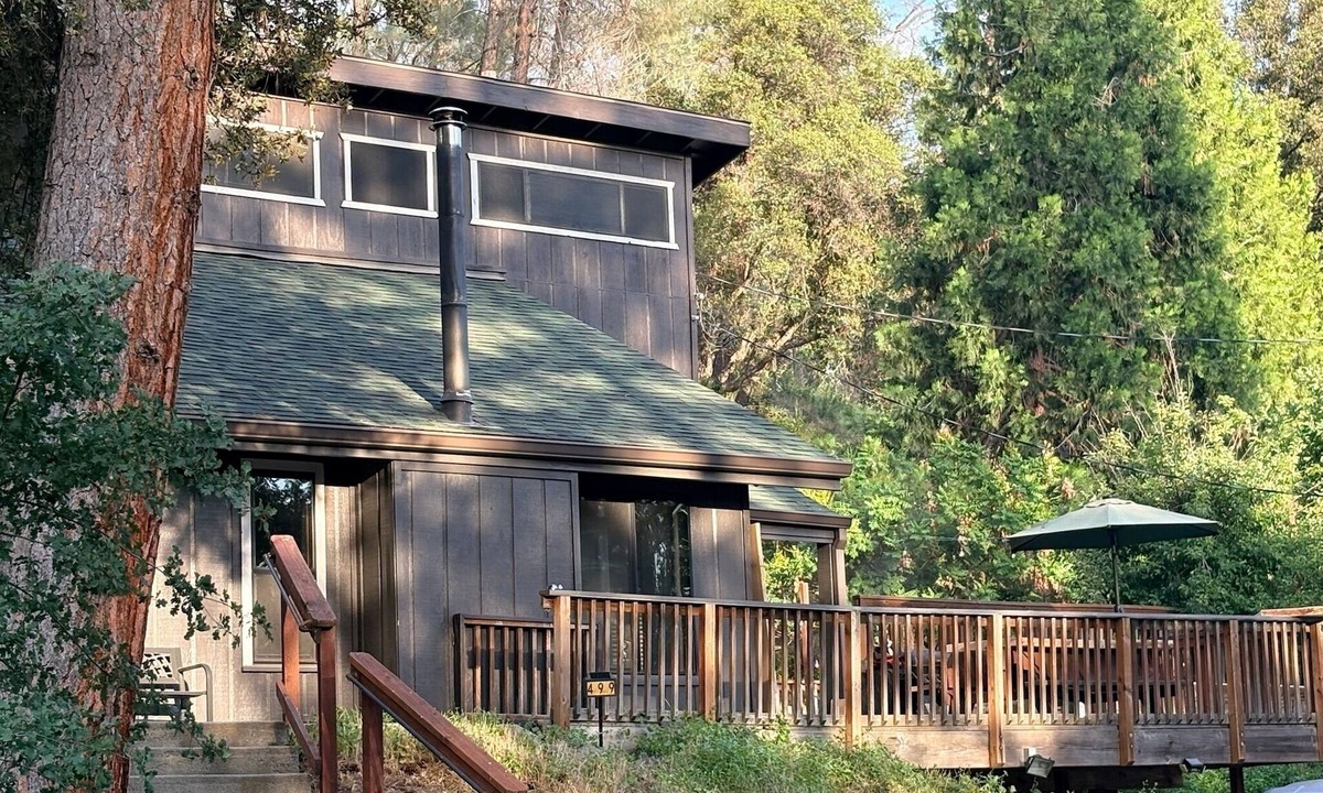 Yosemite Forks Cabin | Modern Mountain Getaway 12 Miles to Yosemite, Private Yard, Fire Table