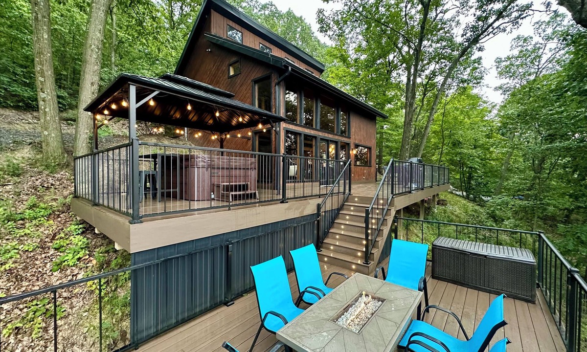James Creek Cabin | Modern Mountainside Retreat w/Hot Tub, WiFi, Kitchen & Scenic Views