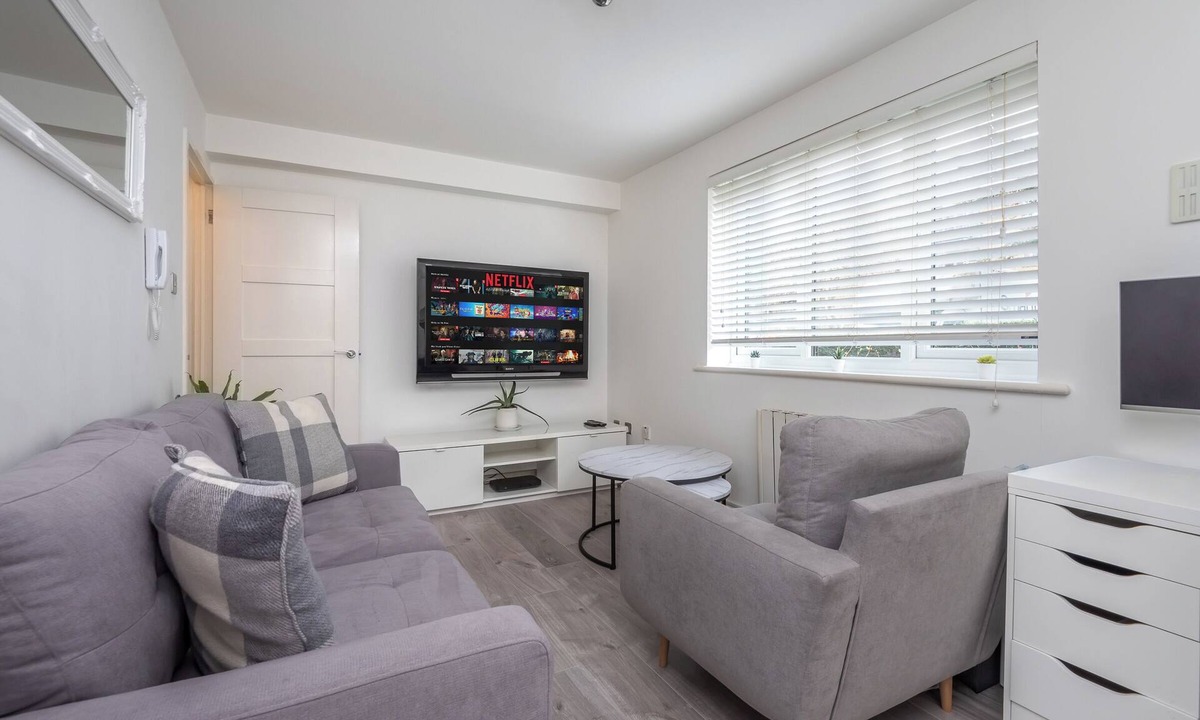 Leytonstone Apartment | Modern Muse Studio Flat – Stylish City Studio with Free Parking & Easy Transport