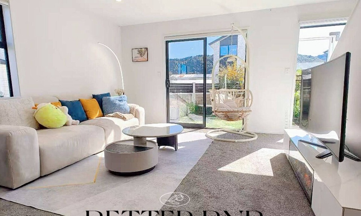 Trentham House | Modern & New 3 Beds 6 Guests
