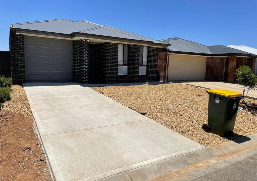 Munno Para House | Modern New 4BR Spacious Peaceful Family Home