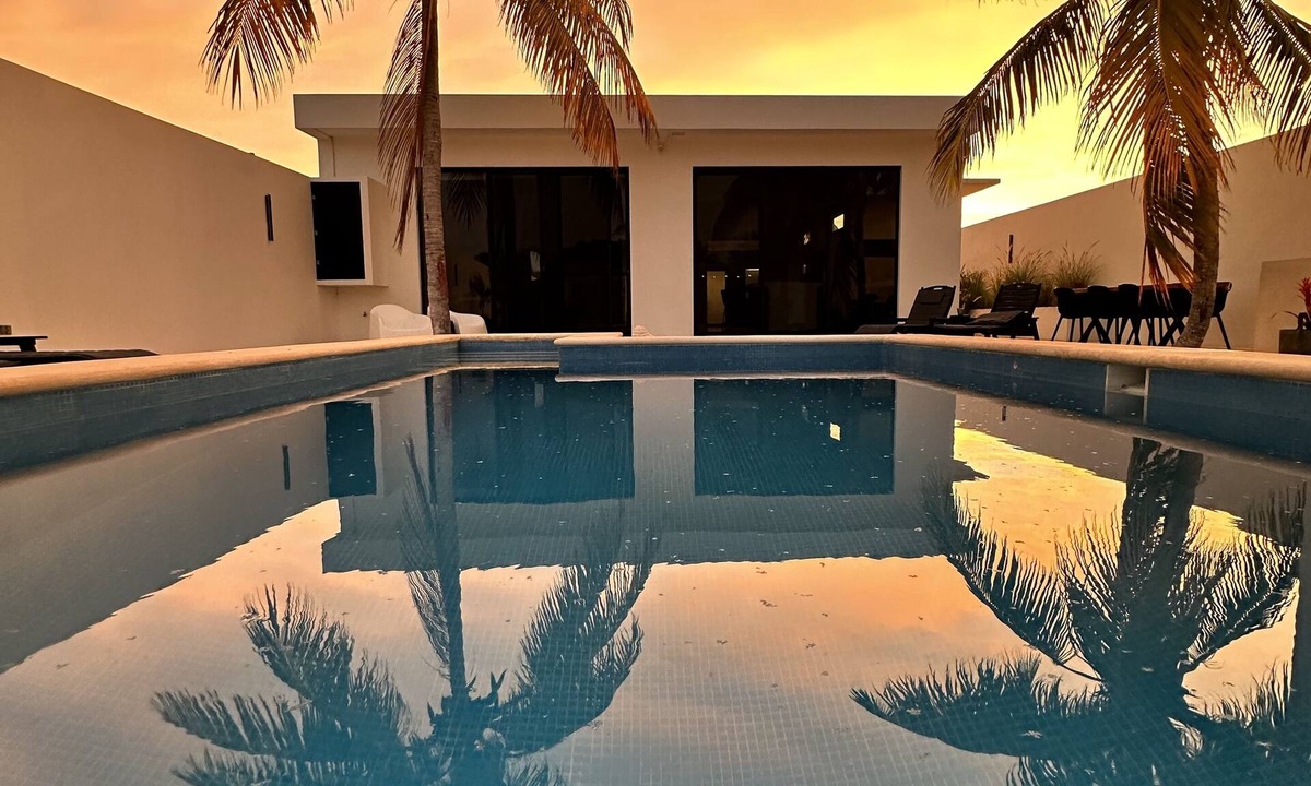 Chelem House | Modern new build, one level with private pool, walk to the beach