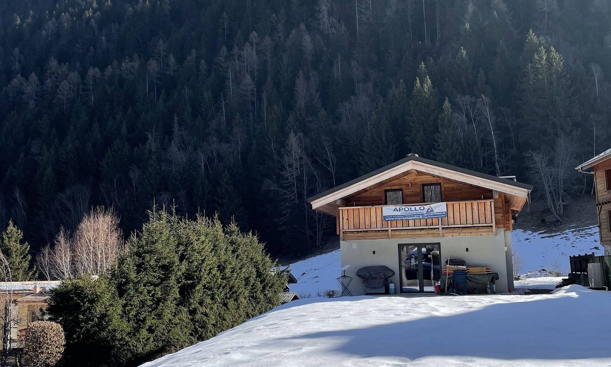 Les Tines Ski Chalet | Modern new Built Chalet