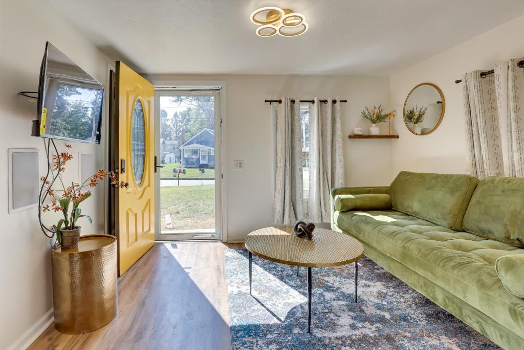 Northfield House | Modern Northfield Cottage w/Yard!