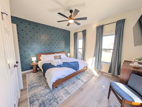 Norwalk House | Modern Norwalk Retreat 2 King Suites Sunroom
