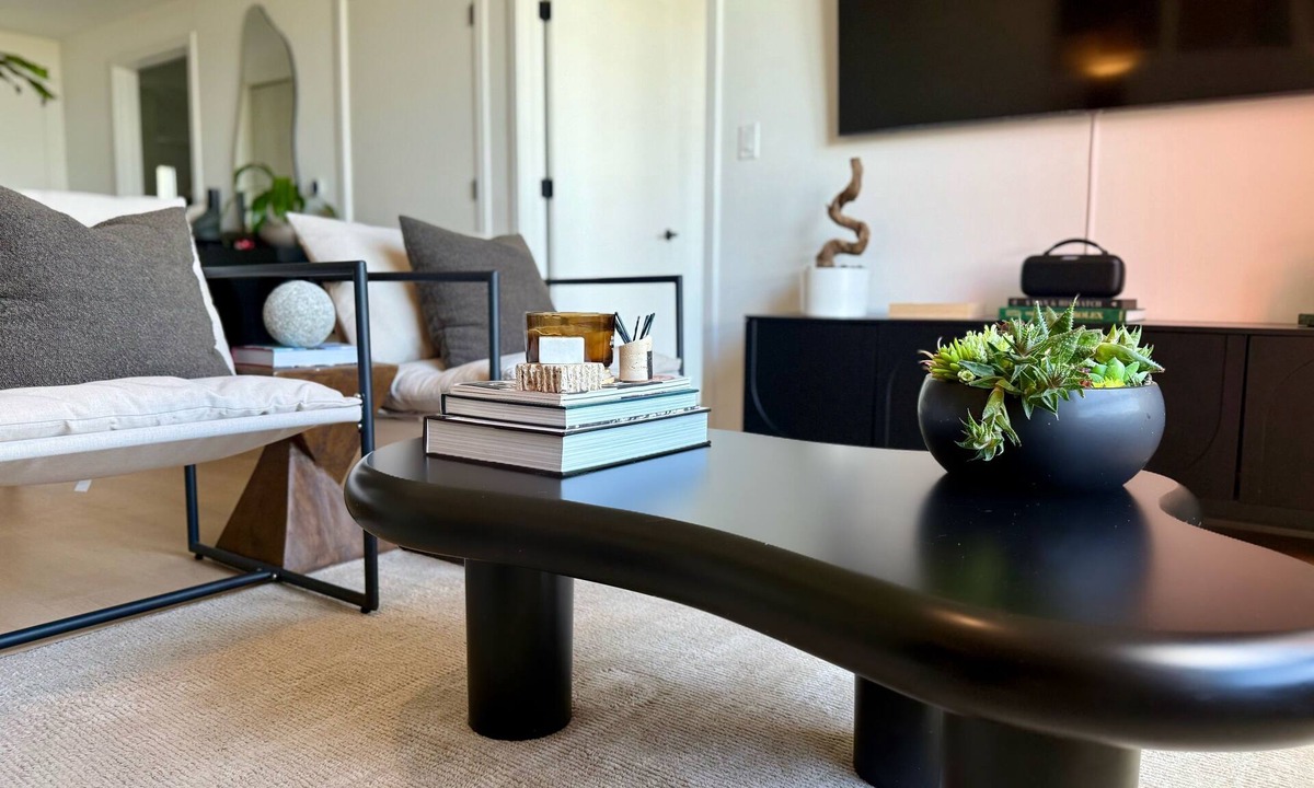 Midtown Apartment | Modern Oasis – Steps from Dining & Nightlife