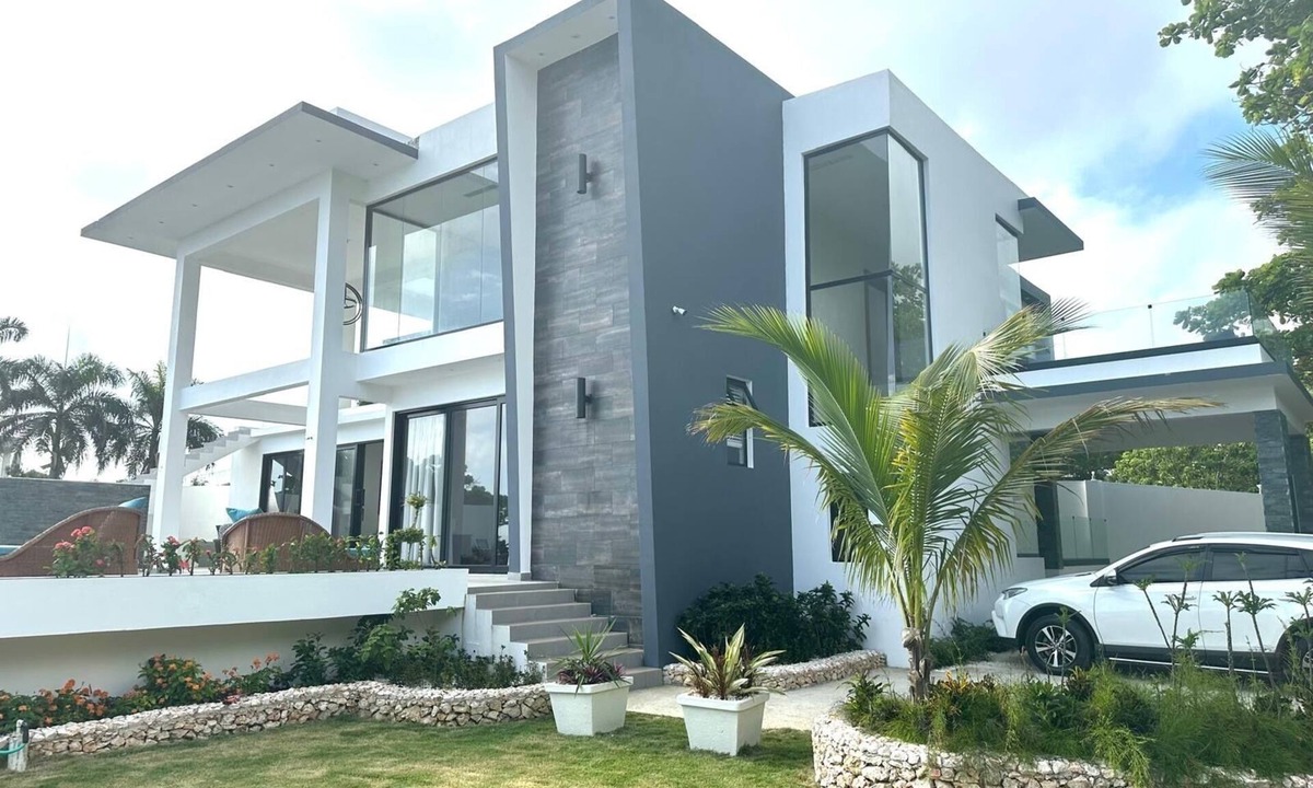 Cabrera House | Modern Oceanfront 4-bedroom house with pool, WiFi, AC in lovely town of Cabrera